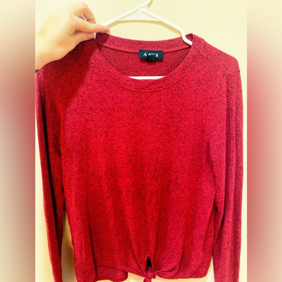 Long Sleep Top with a Tie at the end - Picture 1 of 3